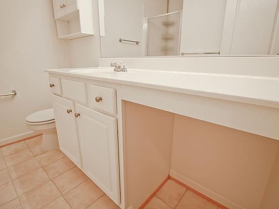 3rd image of 303 Lakeside Dr #303