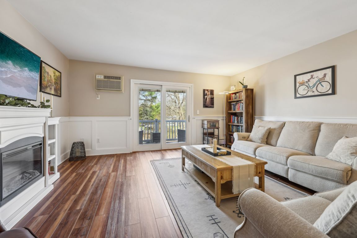 Doxbury Ln-1004-010.jpg