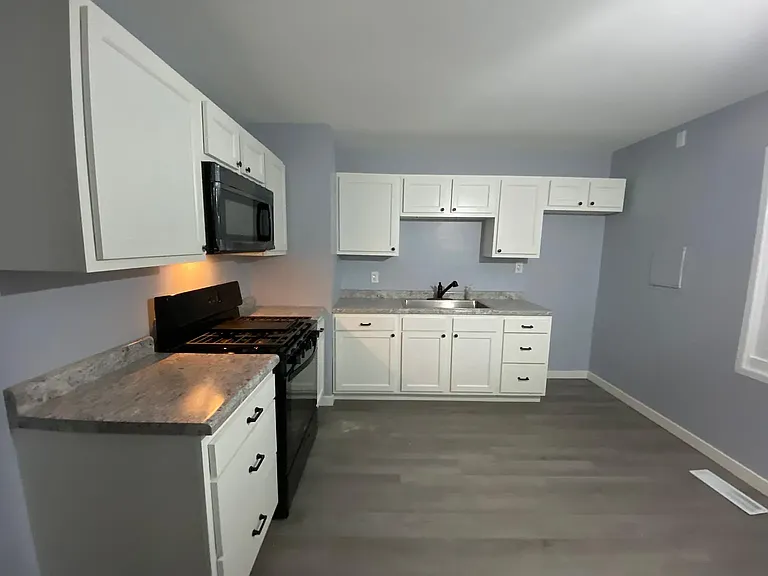 731 Worcester Ave — Photo 4