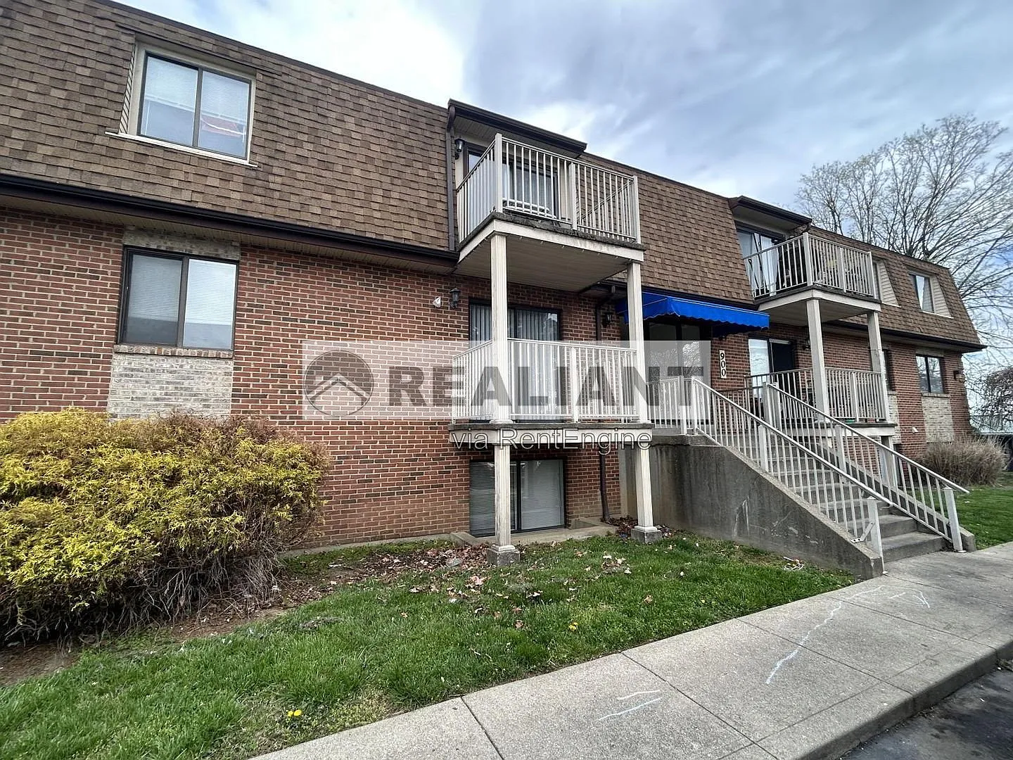 2 bed, 1.0 bath, 864 sqft, $1,095 — Photo 1