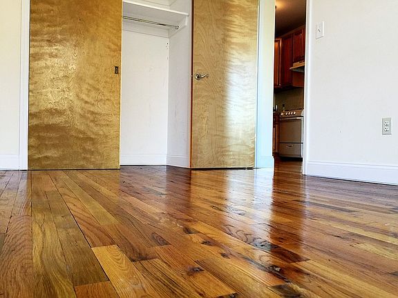 4th image of 306 Saint James Pl #3