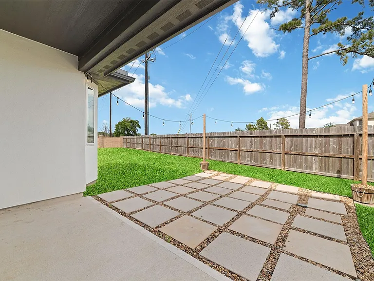 1911 Hickory Grove Ln — Photo 38
