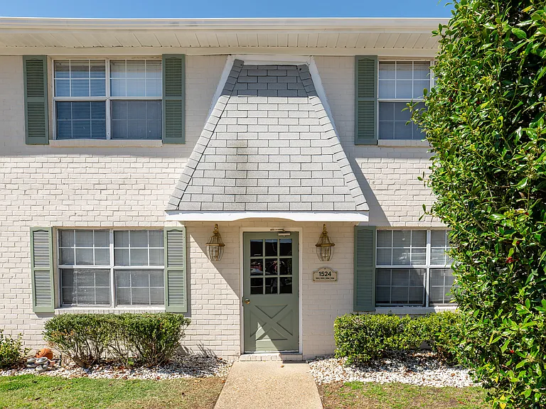 Meadow Brook Terrace — Photo 11