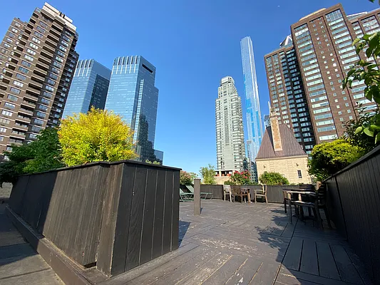 Sold by Lucas X Realty LLC | media 16