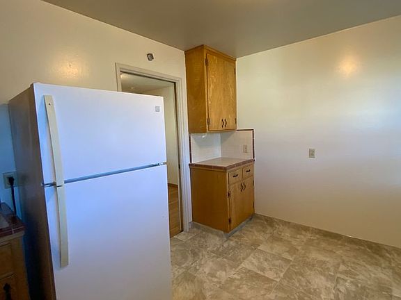 5th image of 670 Oak Grove Ave #3