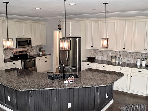 3rd image of 375 Glen Meadows Dr