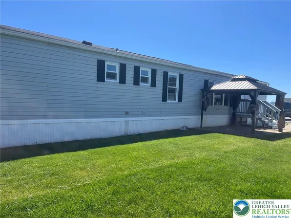 5162 Stone Terrace Dr, Whitehall, PA 18052