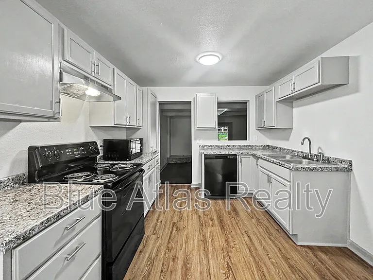 1714 NW Dallas St — Photo 7