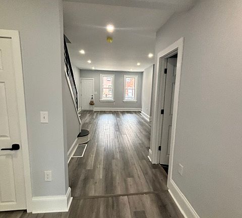 5th image of 2037 E Cumberland St