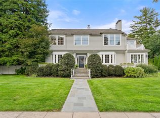 90 E Brookside Dr, Larchmont, NY 10538