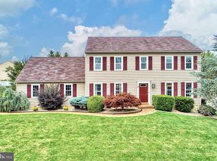 3900 Starview Dr, York, PA 17402