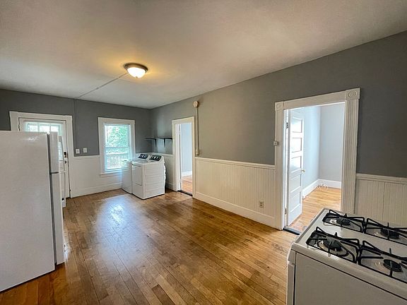 3rd image of 549 Somerville St APT 1