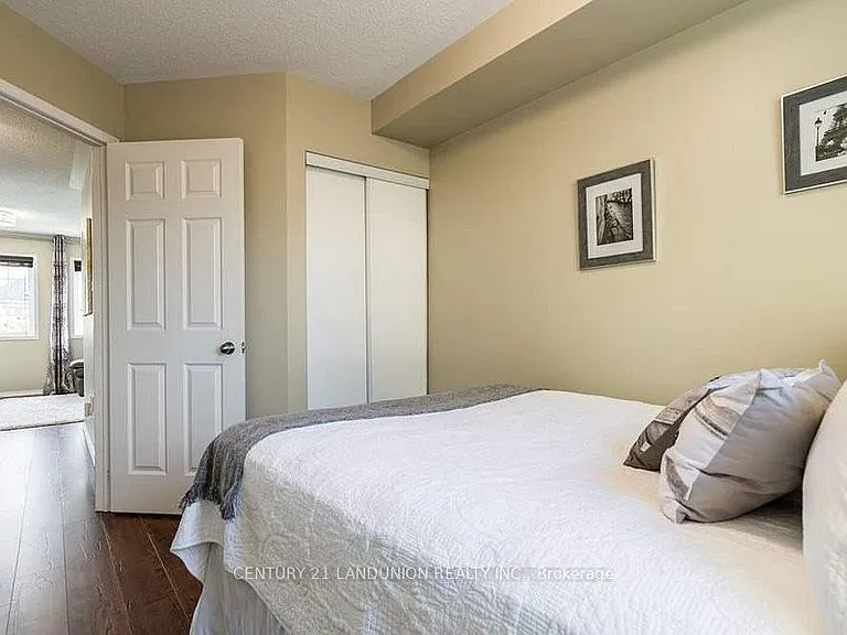 117 Gatwick Dr — Photo 6
