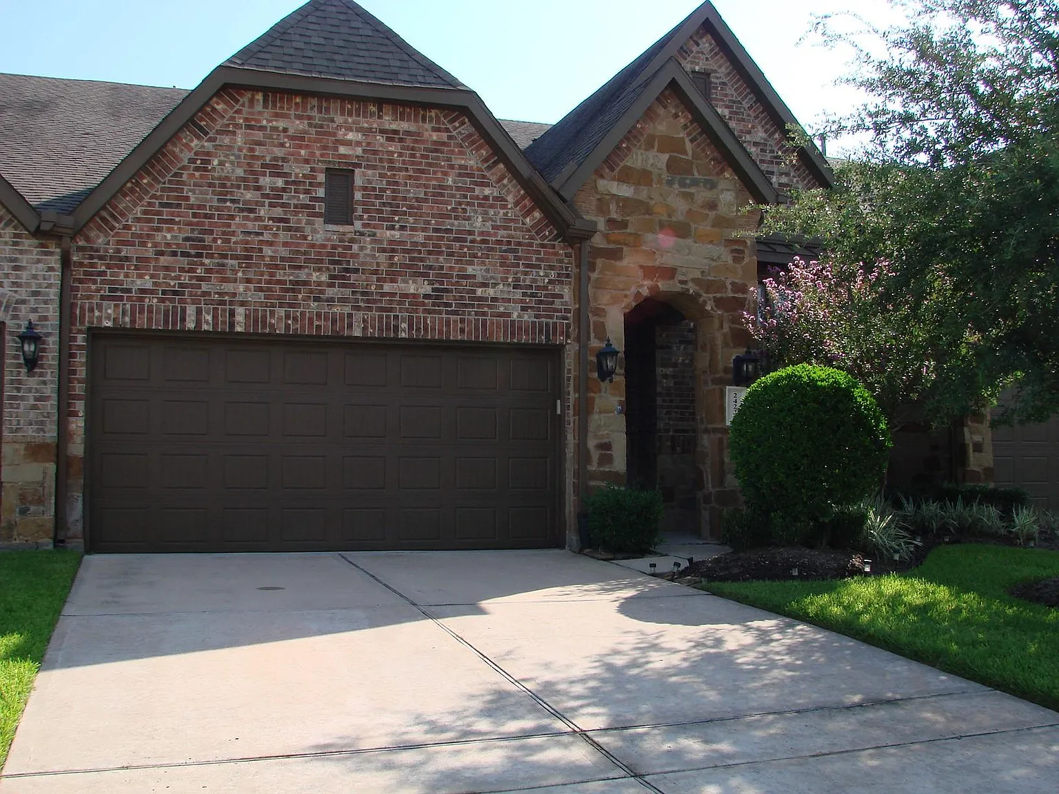 3 bed, 3.0 bath, 2766 sqft, $2,750 — Photo 2