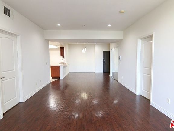 5th image of 962 S Gramercy Dr Unit 303