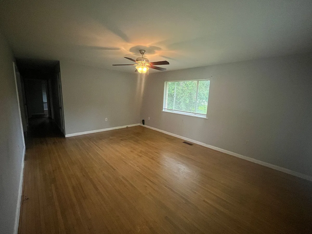 Building Photo - 10 Kaye Ln