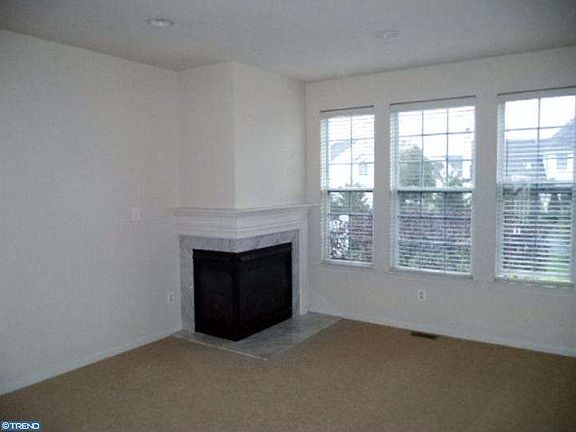 3rd image of 7 Doral Dr