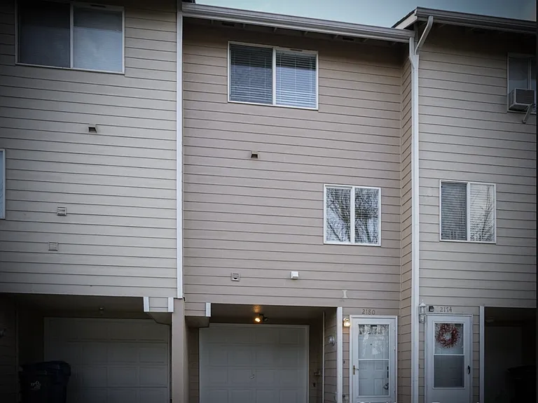 2180 Maplewood Dr S — Photo 1