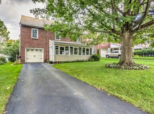 63 N Kinzer Ave, New Holland, PA