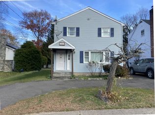 60 Cumberland Dr, Bridgeport, CT 06606