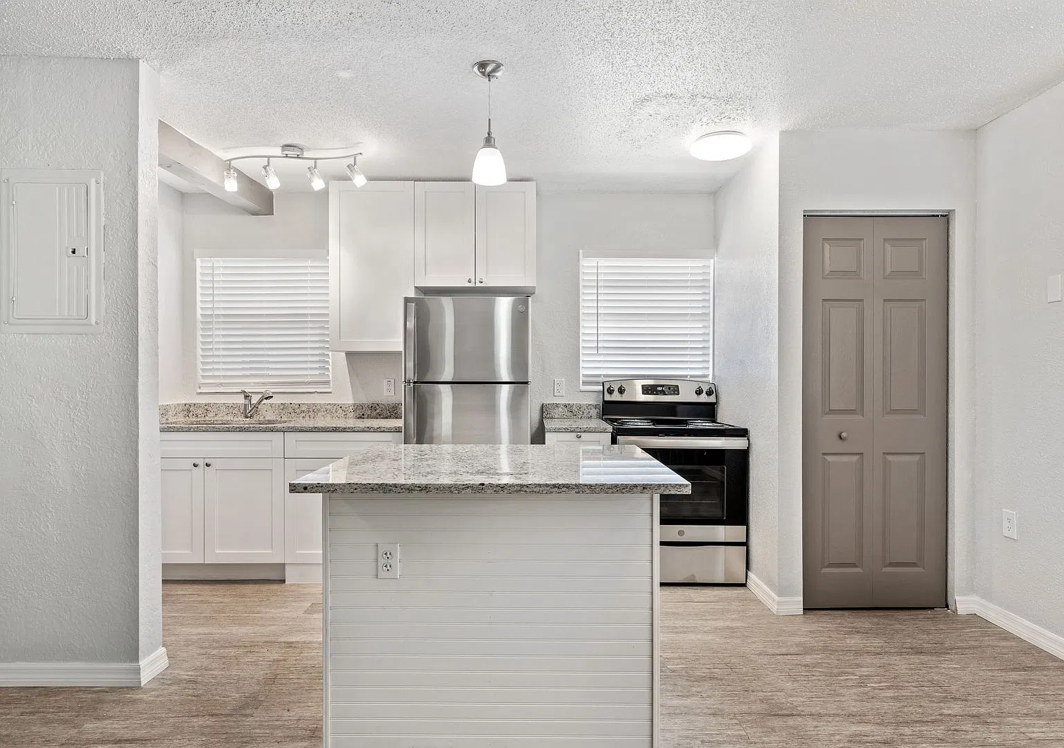 Indian River Shores Apartments — Photo 1
