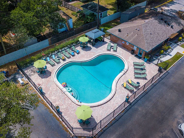 Watermarc Apartments - Swimming Pool