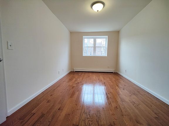 5th image of 930 E 220th St