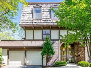 10217 Cedarbrooke Ln, Kansas City, MO 64131