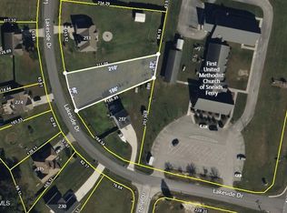 215 Lakeside Dr, Sneads Ferry, NC 28460
