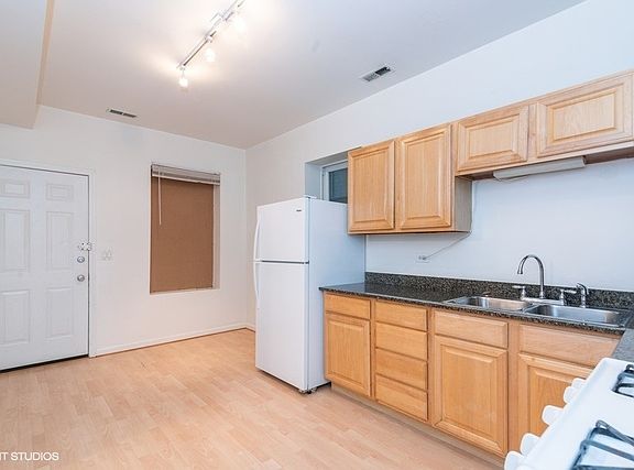5th image of 912 N Ashland Ave APT 2A