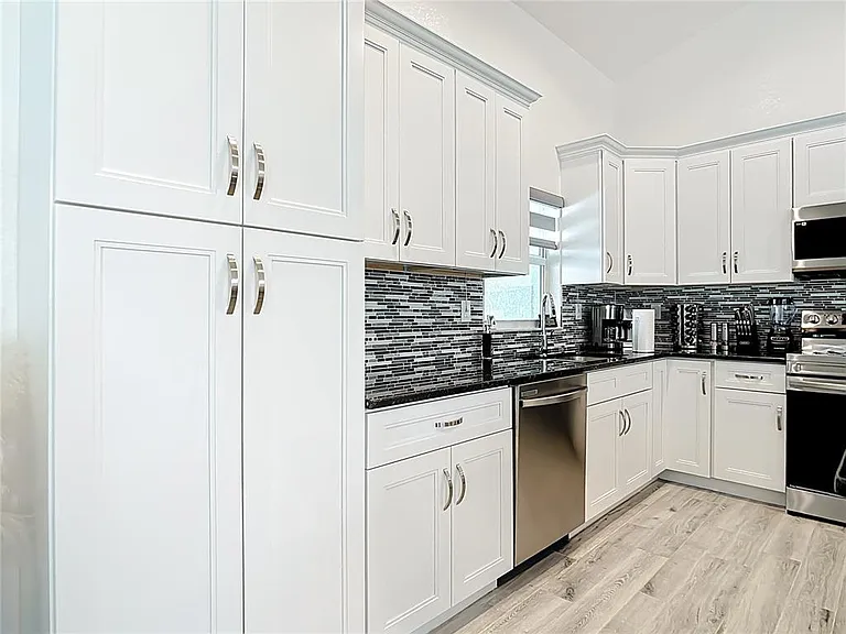 202 Long Meadow Ln — Photo 24