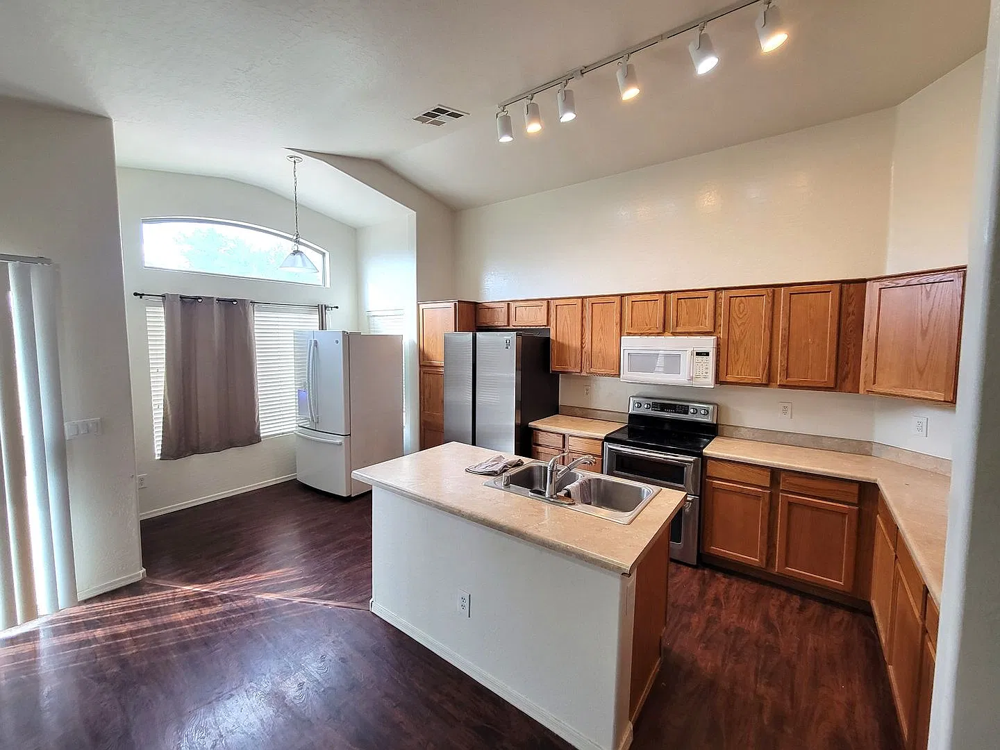 4 bed 2 bath home in Laveen — Photo 3