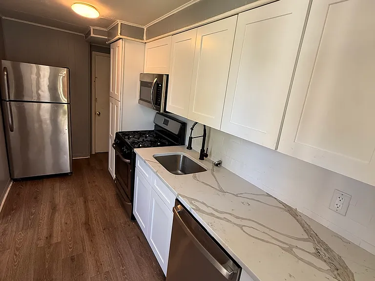2919 Yorkship Rd — Photo 5
