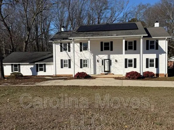 121 Chipwood Ln, Greenville, SC 29615