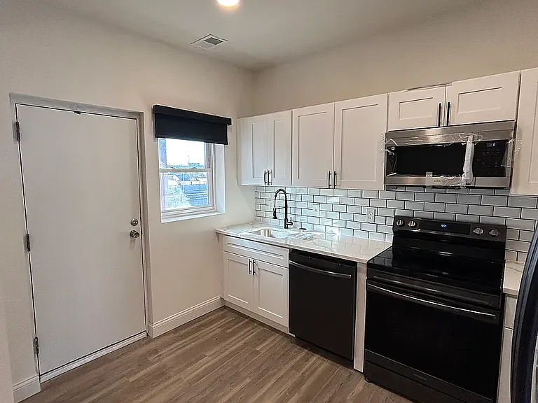 5605 Pershing Ave #3 — Photo 2