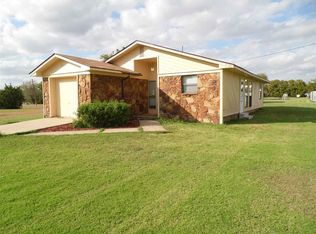 213 Michigan St, Geronimo, OK 73543