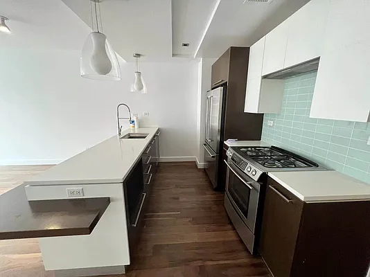 Rented by Square Realty Global Inc | media 34