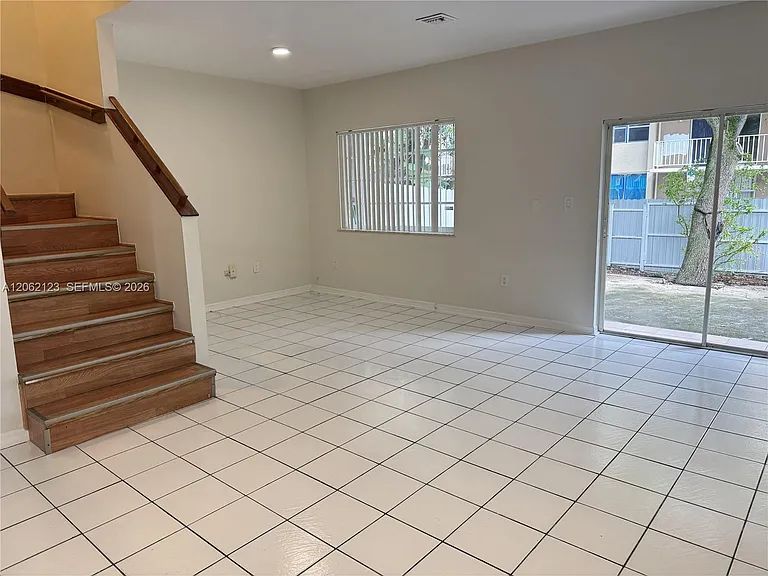 11810 NE 19th Dr #5 — Photo 5