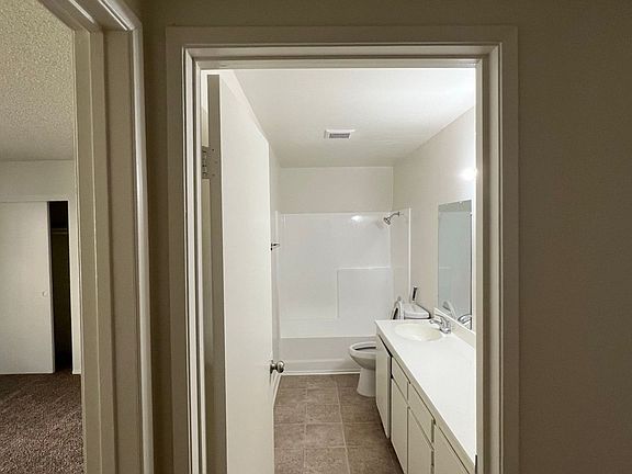 5th image of 6450 Lincoln Ave #108D