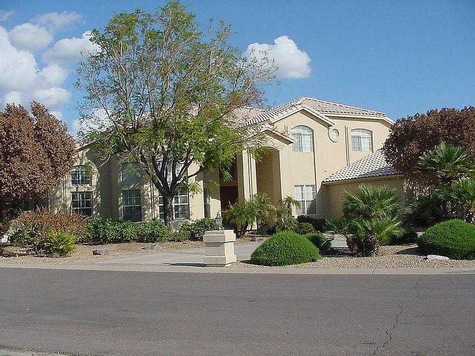 Great Curb Appeal!