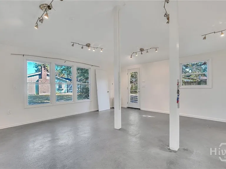 2337 Shirley Dr — Photo 43