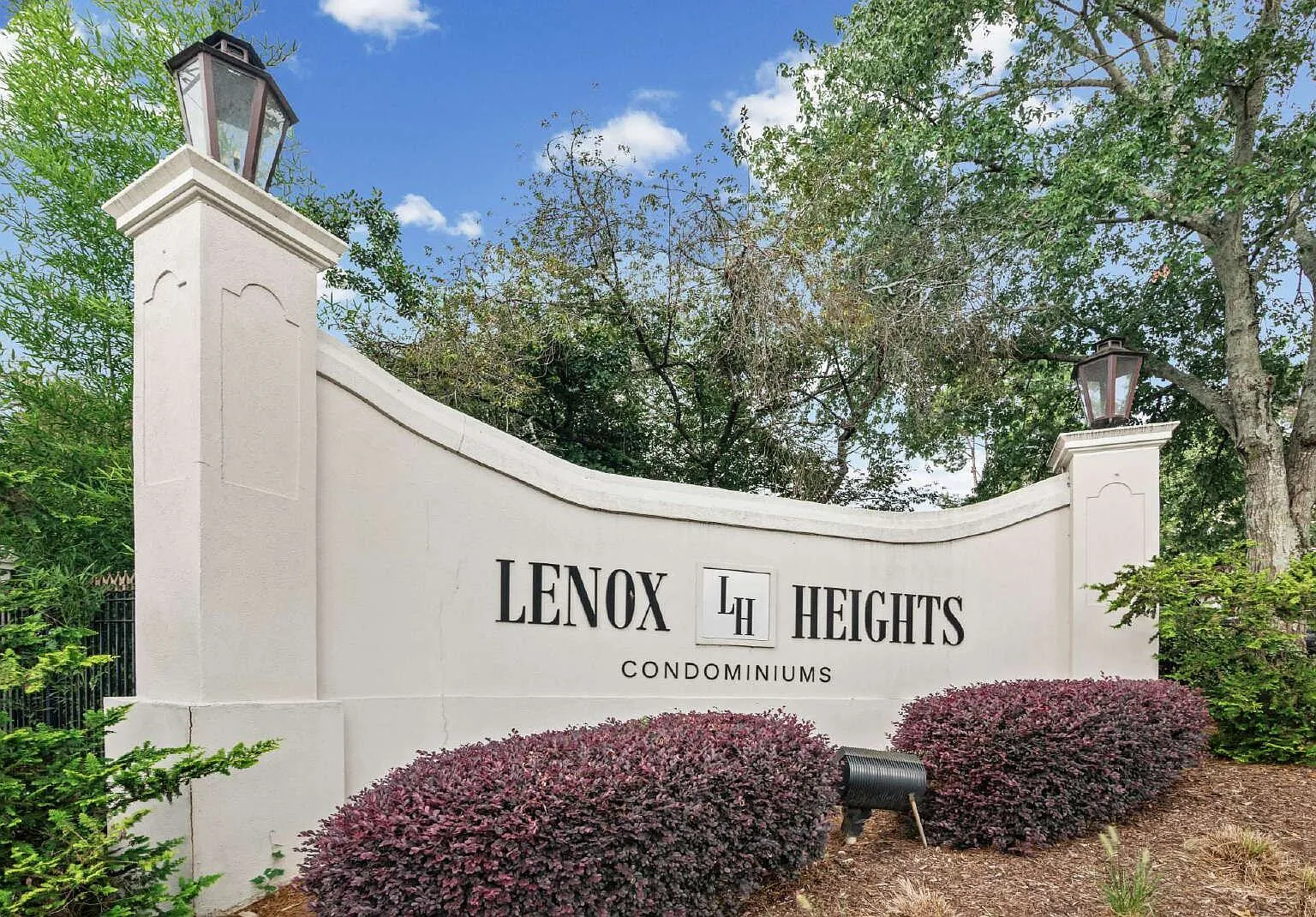 2 bed, 2.0 bath, 1249 sqft, $1,950 — Photo 2