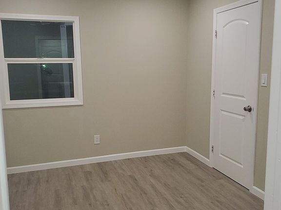 5th image of 108 N Ventura Ave