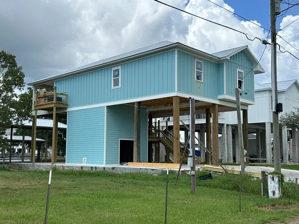 86 Fiber St, Bay Saint Louis, MS 39520