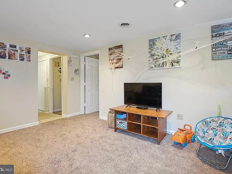 215 Westminster Ave #B — Photo 2