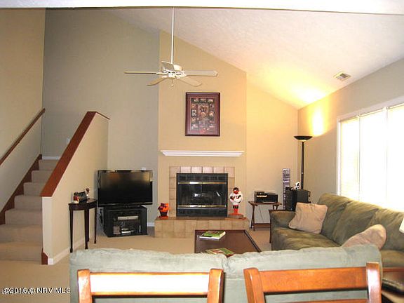 4th image of 210 Woods Edge Ct