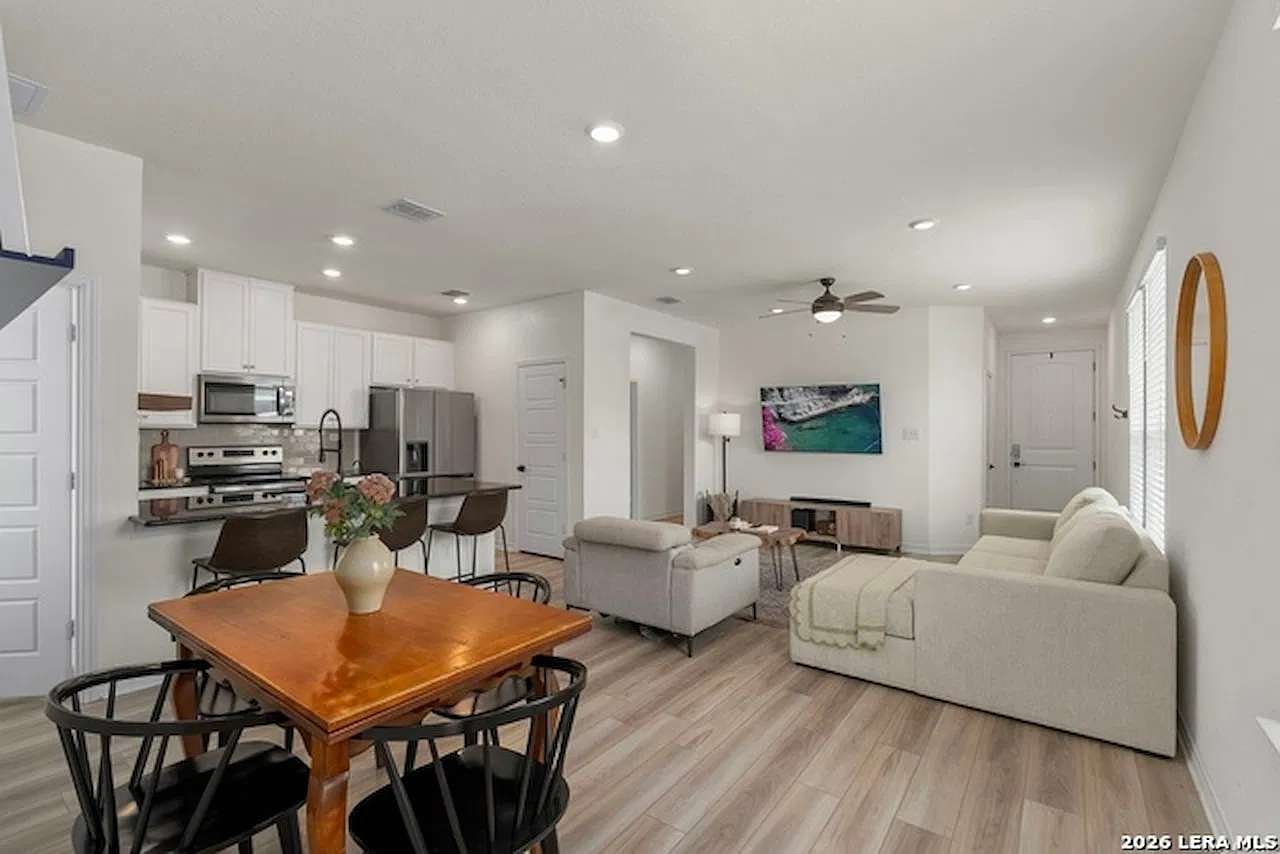 3 bed, 1416 sqft, $1,700 — Photo 1