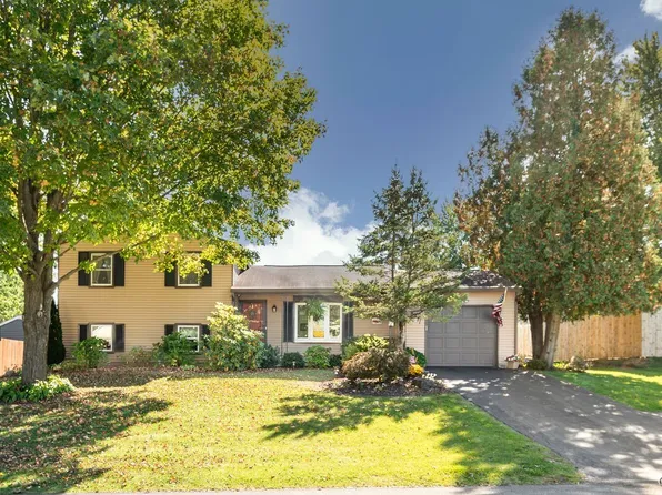 8371 Zenith Dr, Baldwinsville, NY 13027