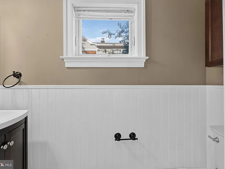 21 E Redman Ave — Photo 29