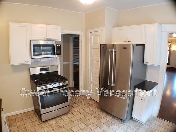 3rd image of 902 Cherry St SE APT 1